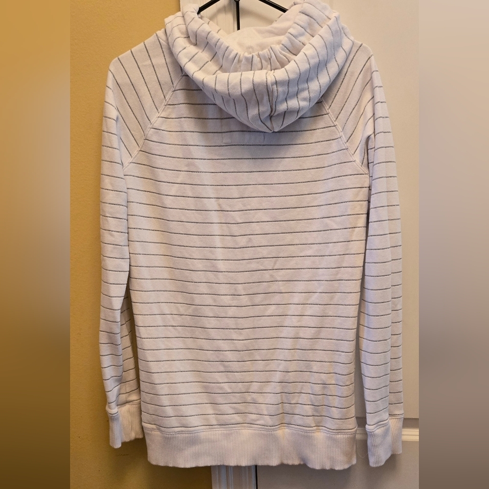 Vintage Y2k Aeropostale Silver and White Sweatshirt Hoodie - Picture 3 of 3